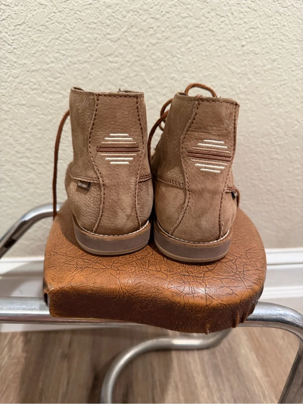 Men's Tan Suede Chukka Hari Mari Boots with Lace-Up Closure